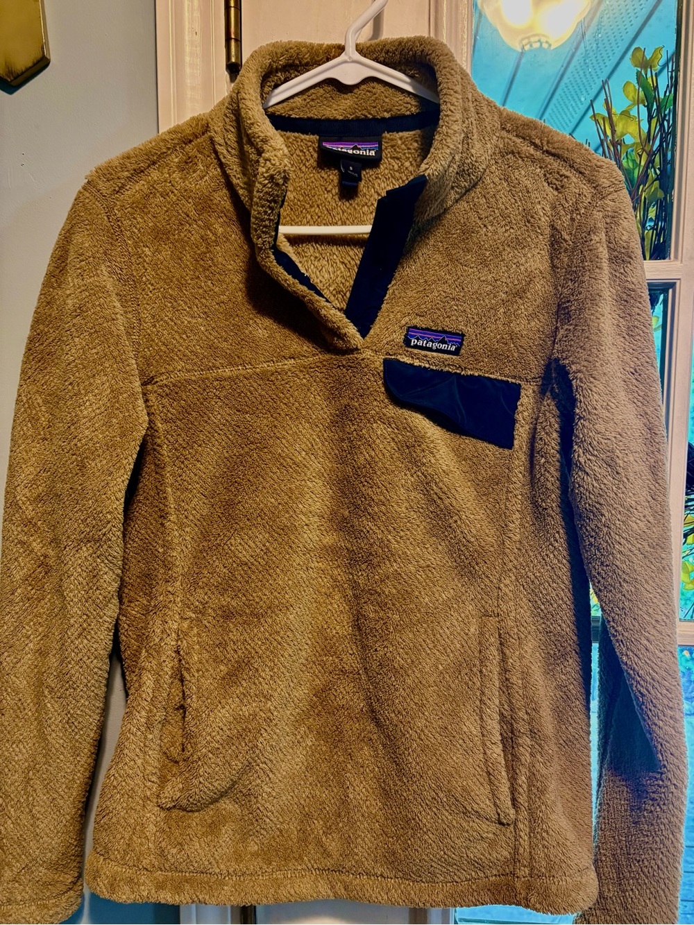 Patagonia Women’s Tan Fleece Pullover with Contrast Pocket